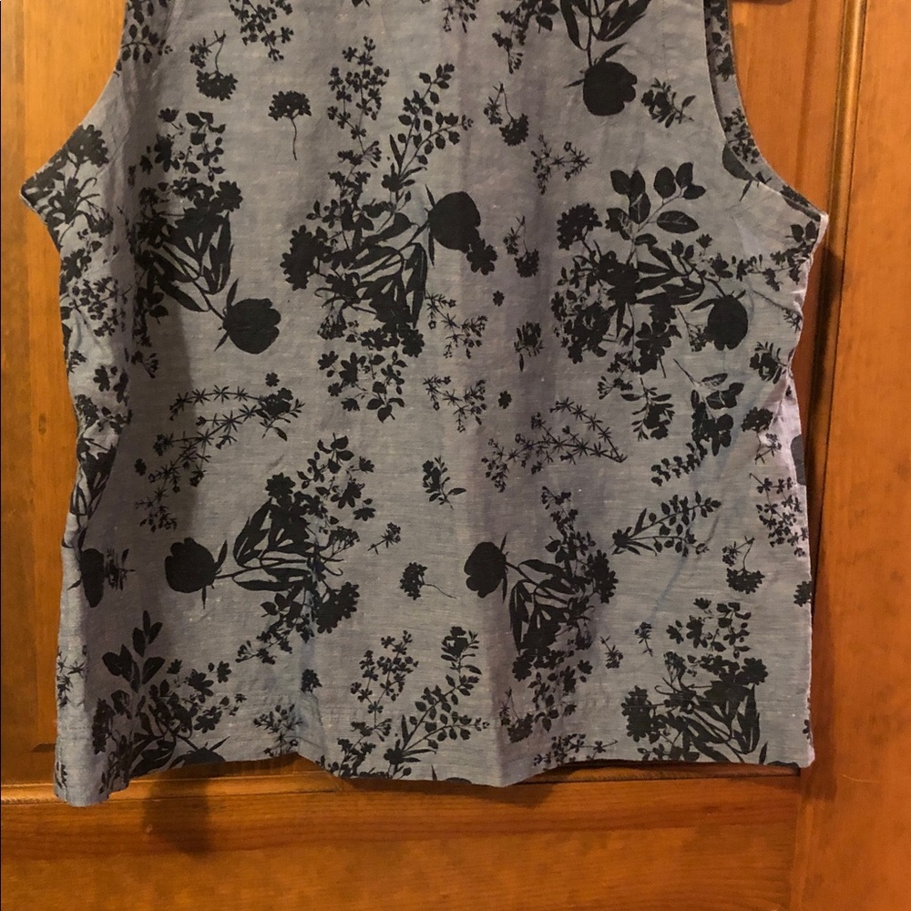 Liz Claiborne Blue Linen-Blend Top with Navy Floral Print - Picture 4 of 7